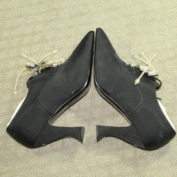 CHANEL NEW Pre-Fall 18A BLACK CC PEARL JEWELED BOW BOOTIES SHOES EU 37.5C / 6.5 - Picture 6 of 10